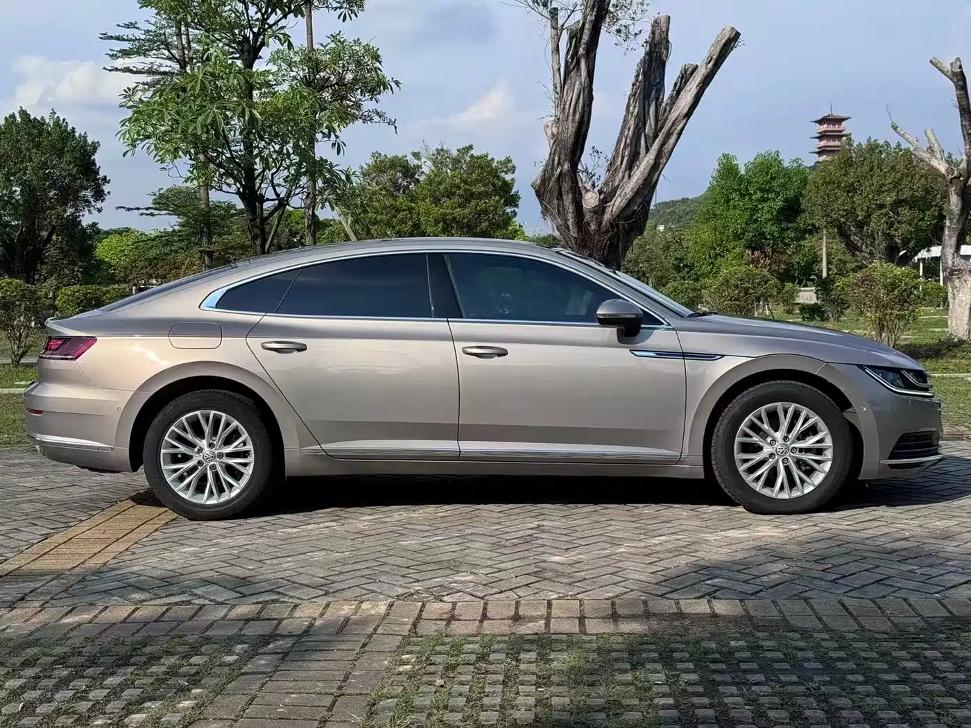 Volkswagen FAW-Volkswagen CC 2019 330TSI Charm Edition China VI фото 4