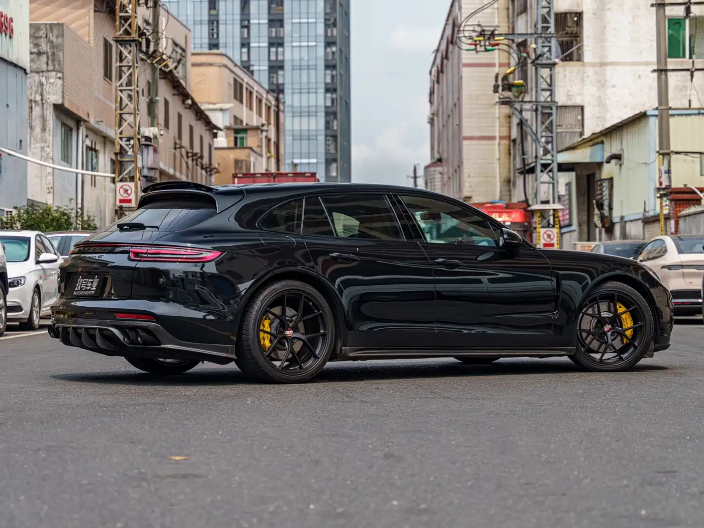 Porsche Panamera 2017 Panamera 4 Sport Turismo 3.0T фото 3
