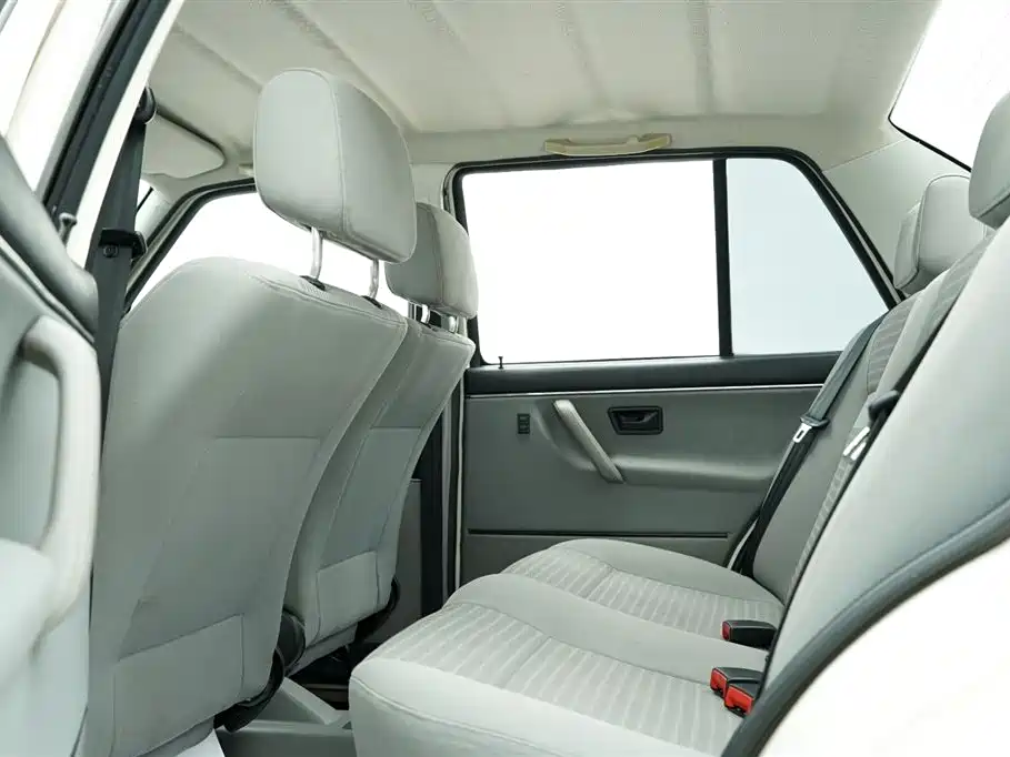 Volkswagen Jetta 2010 1.6L Partner фото 12