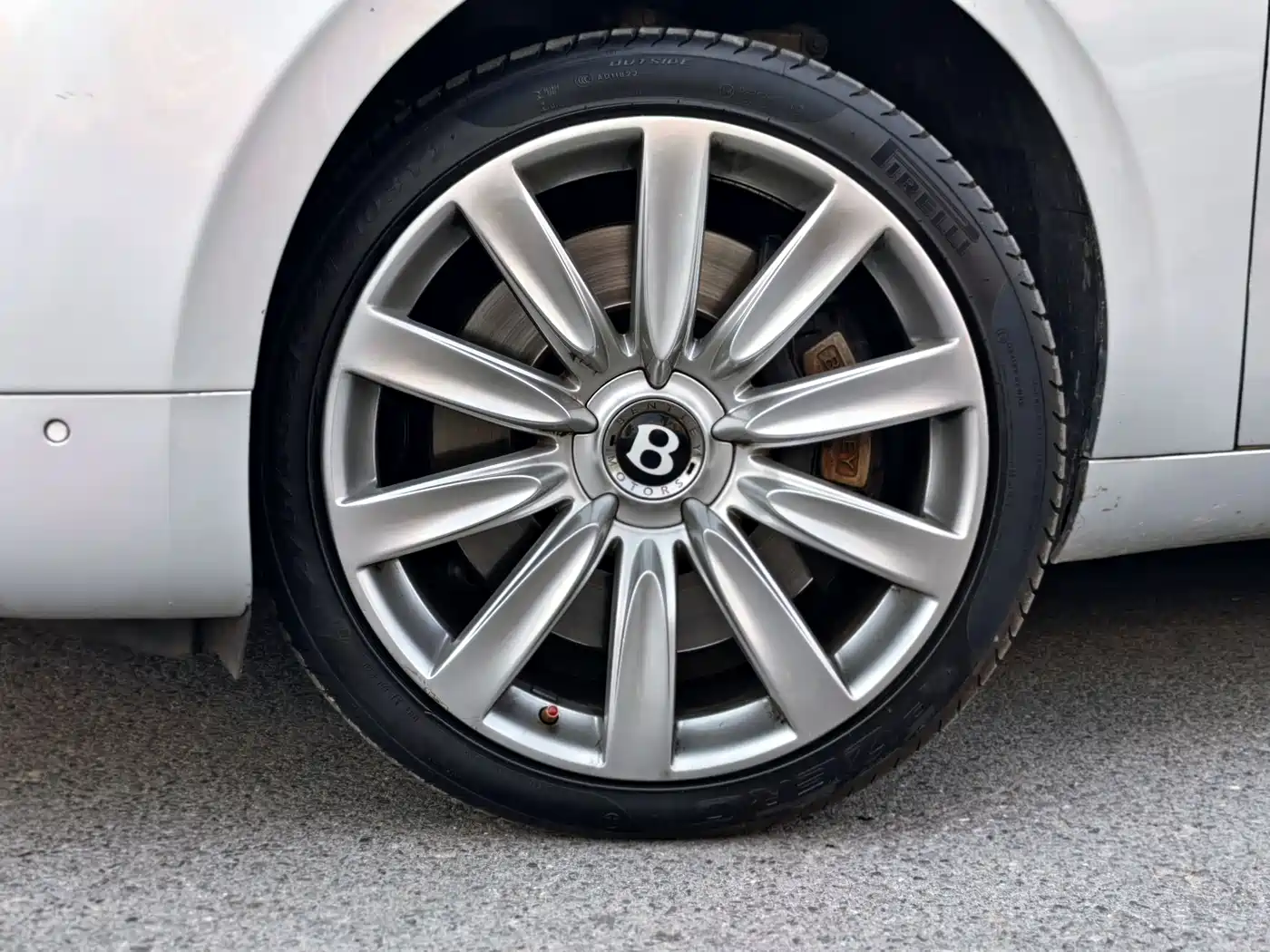 Фото 6 - Bentley Flying Spur