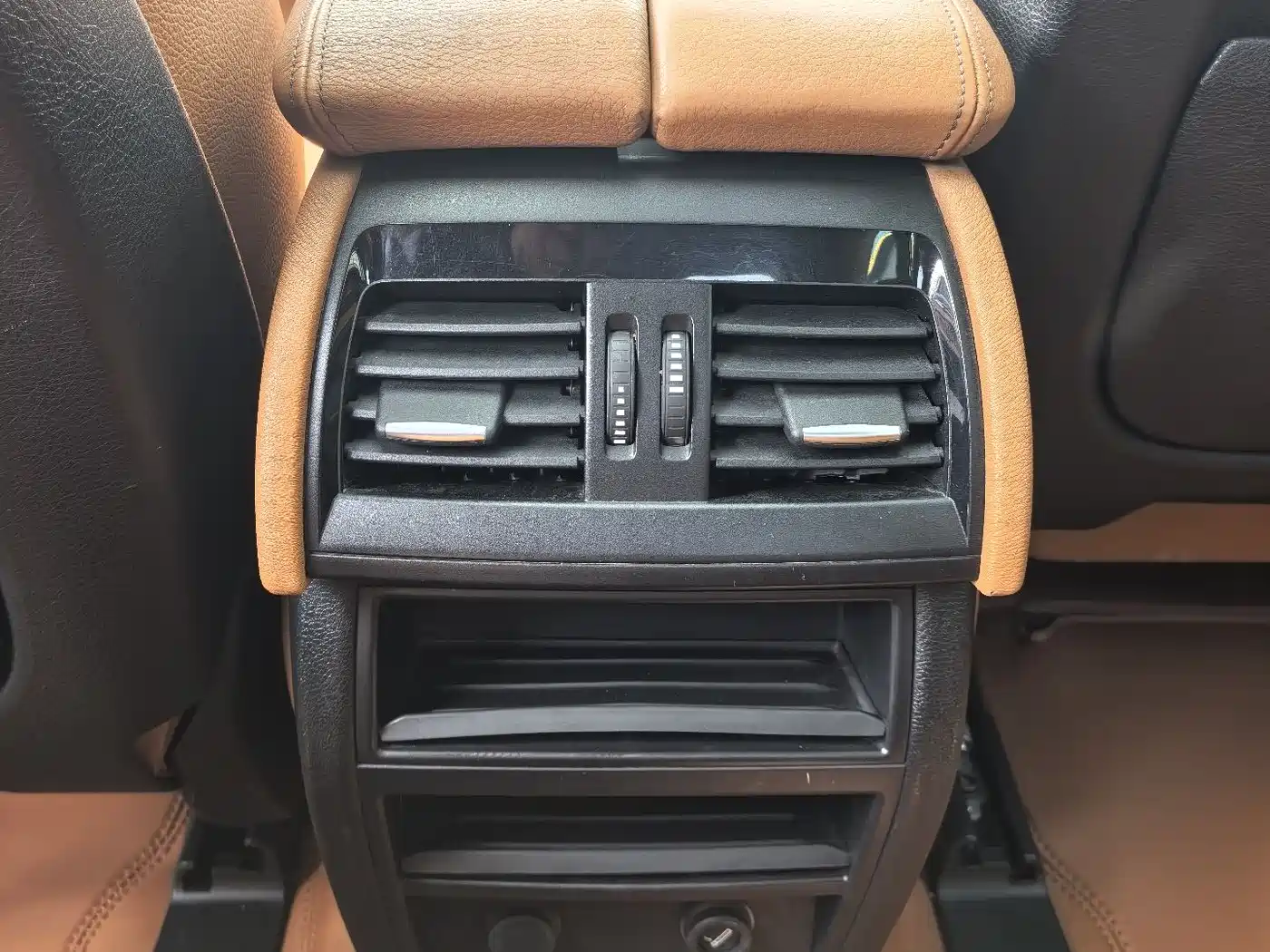 BMW X6 2015 xDrive35i Luxury Model фото 10