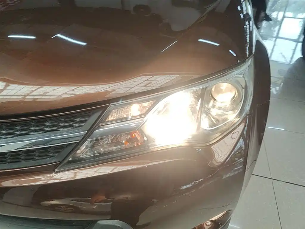 Toyota RAV4 Rongfang 2015 2.0L CVT 2WD Trend Edition фото 24