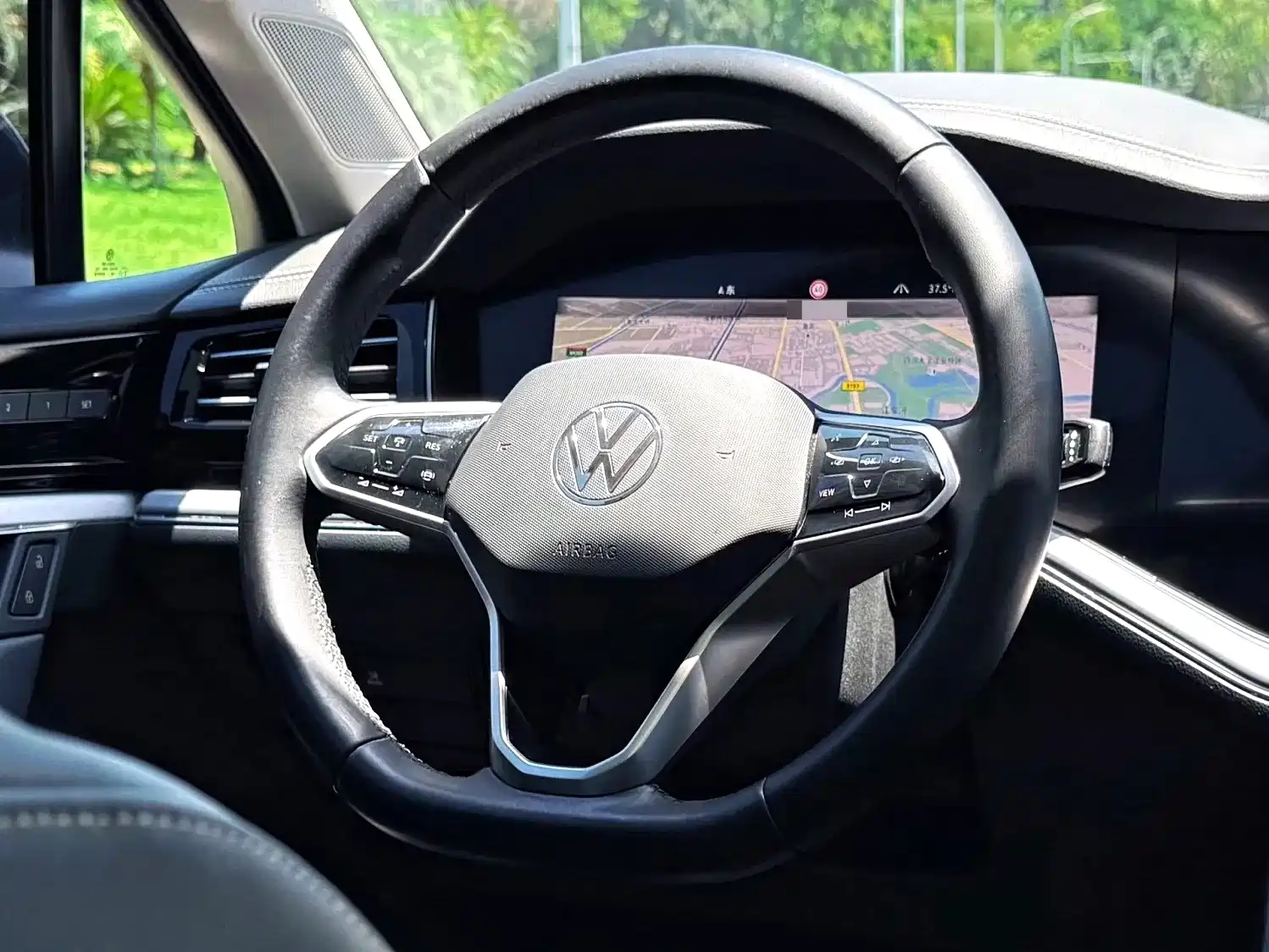 Фото 2 - Volkswagen Touareg