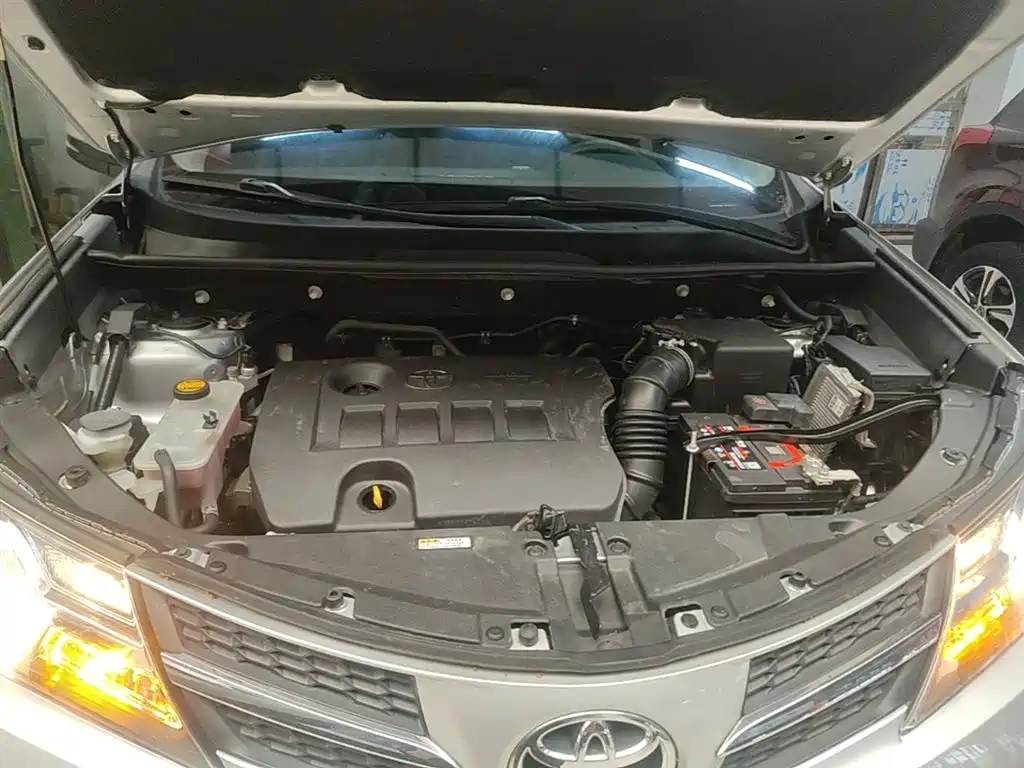 Toyota RAV4 Rongfang 2015 2.0L CVT 2WD Trend Edition фото 20