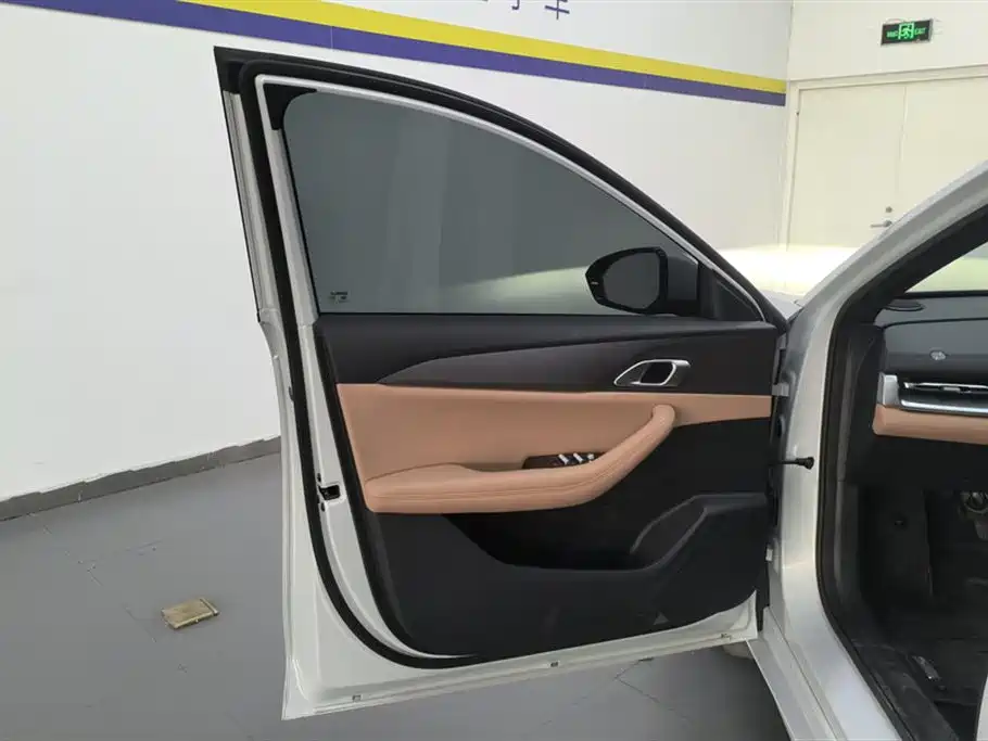 Geely Galaxy Galaxy A7 2025 EM-i 70km Luxury Edition фото 7