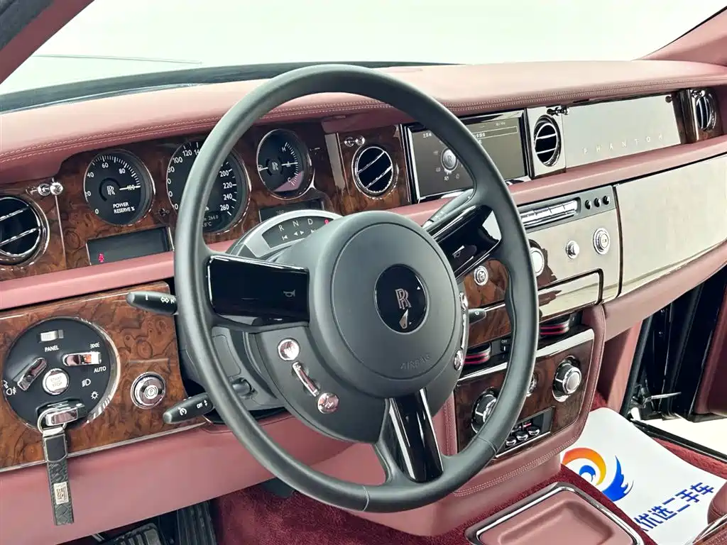 Фото 19 - Rolls-Royce Phantom