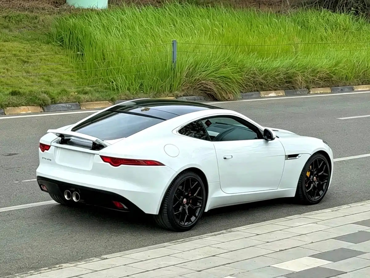 Photo 9 - Jaguar F-TYPE
