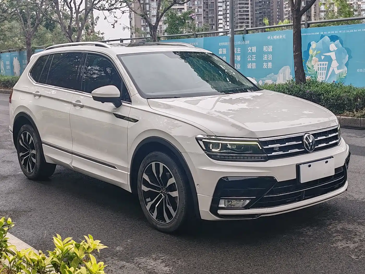 Volkswagen Tiguan L 2021 380TSI Automatic 4WD R-Line Flagship 7-seater фото 2