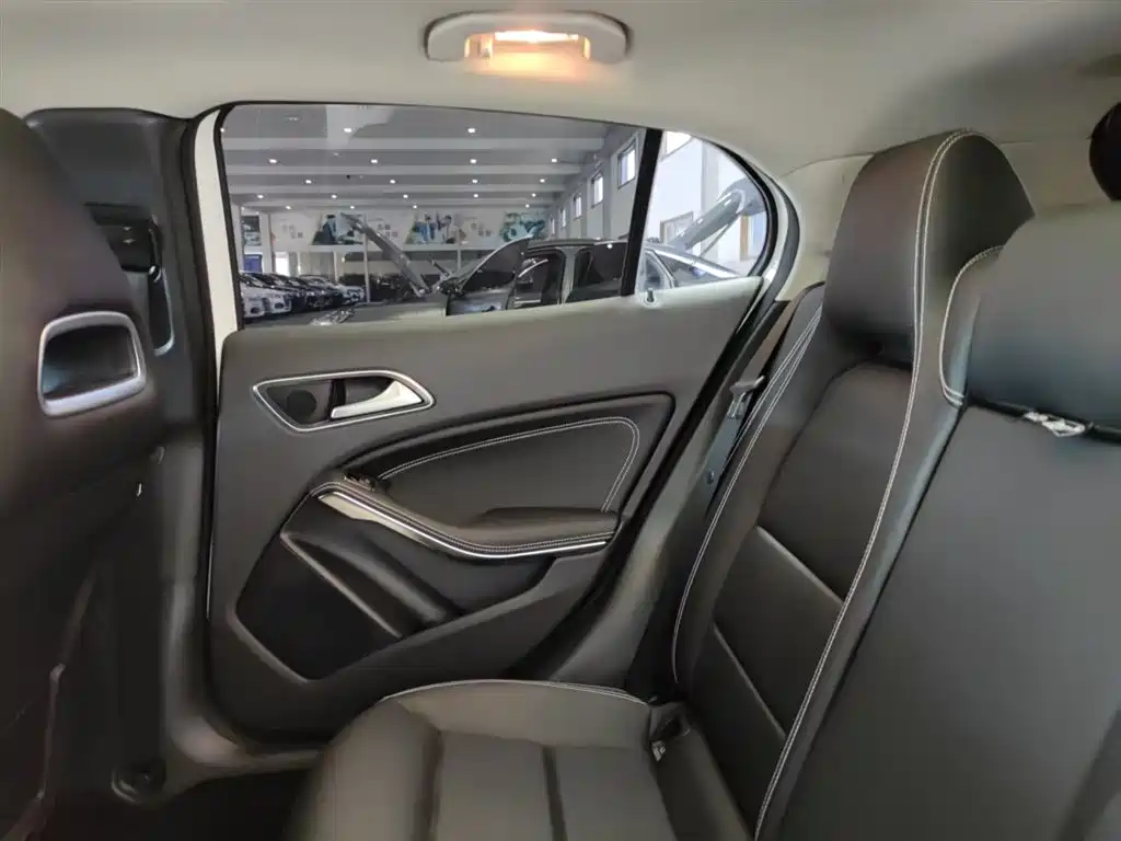 Mercedes-Benz GLA 2017 GLA 200 Dynamic фото 29
