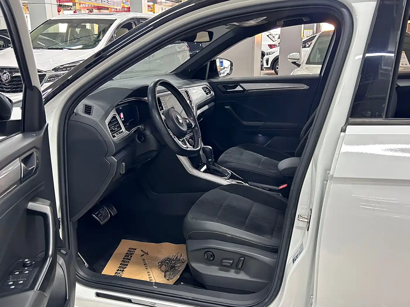 VOLKSWAGEN T ROC EXPLORING SONGS