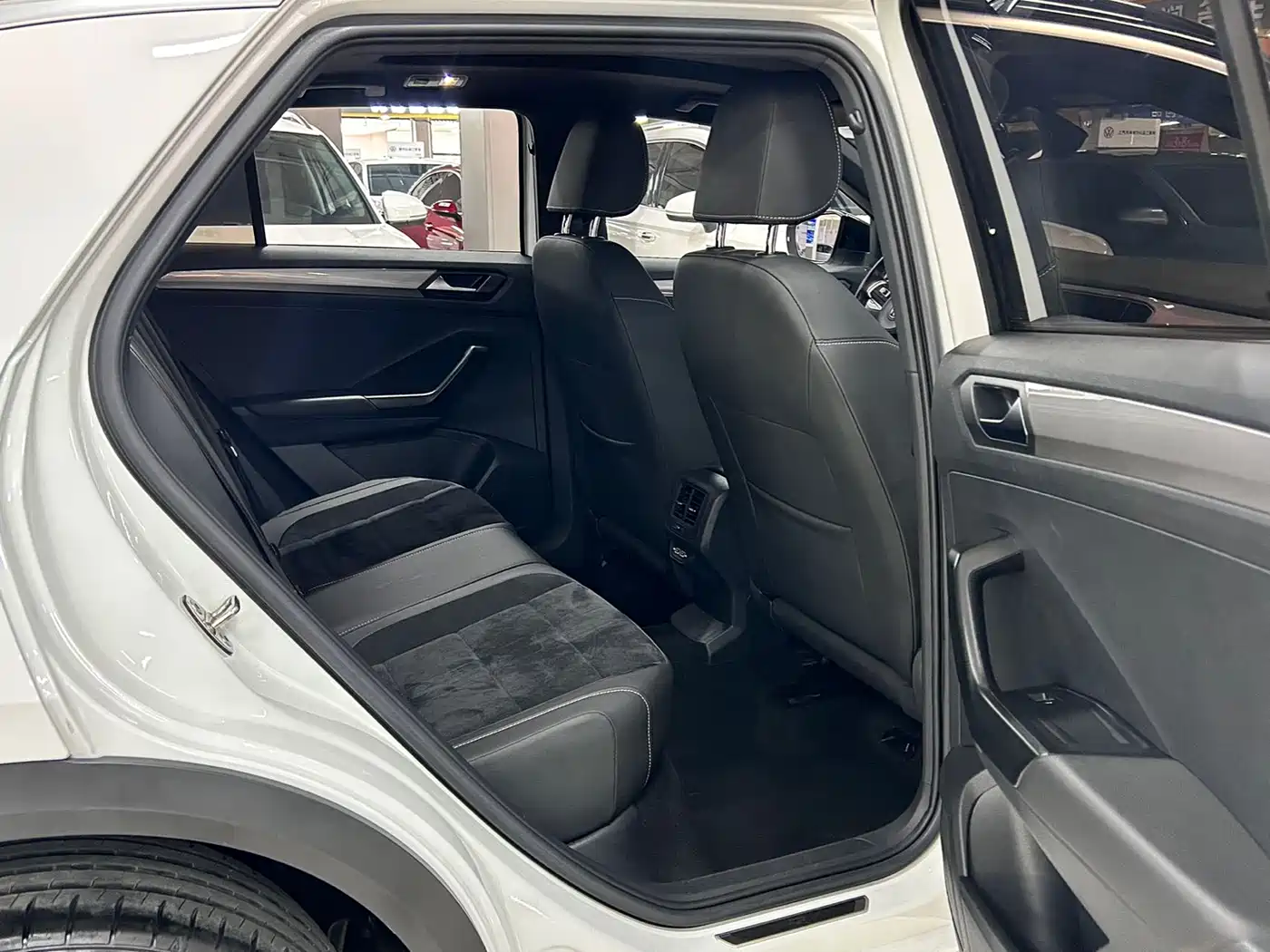 VOLKSWAGEN T ROC EXPLORING SONGS