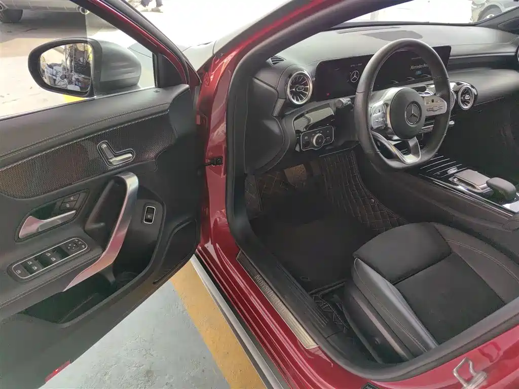 Mercedes-Benz A-Class 2021 A 200 L Sport Sedan Fashion Edition фото 16