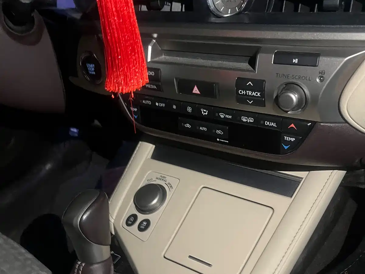 Lexus ES 2015 200 Comfort Edition фото 8