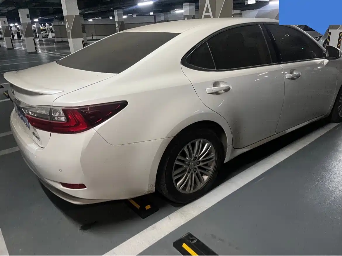 Lexus ES 2015 200 Comfort Edition фото 5