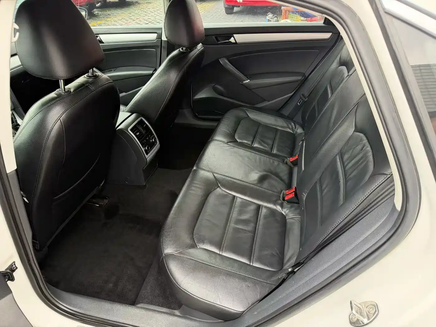 Volkswagen Passat 2015 1.8TSI DSG Honor Edition фото 5