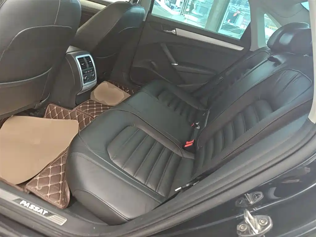 Volkswagen Passat 2015 1.8TSI DSG Prestige Edition фото 17