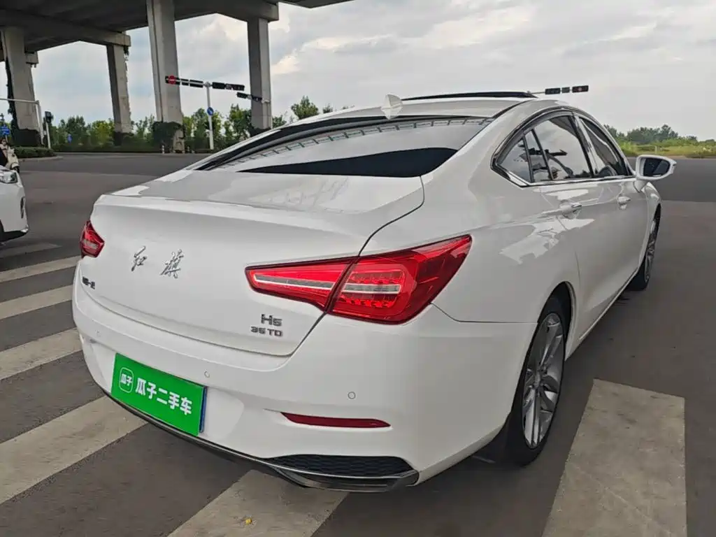 صورة 7 - Hongqi H5