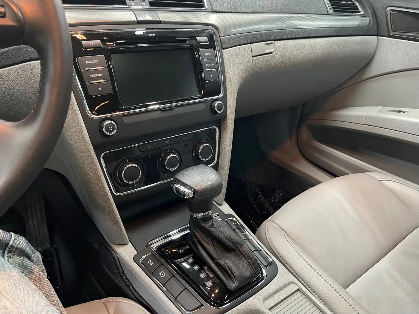 Škoda Superb 2013 2012 1.8TSI Automatic Elegance Edition