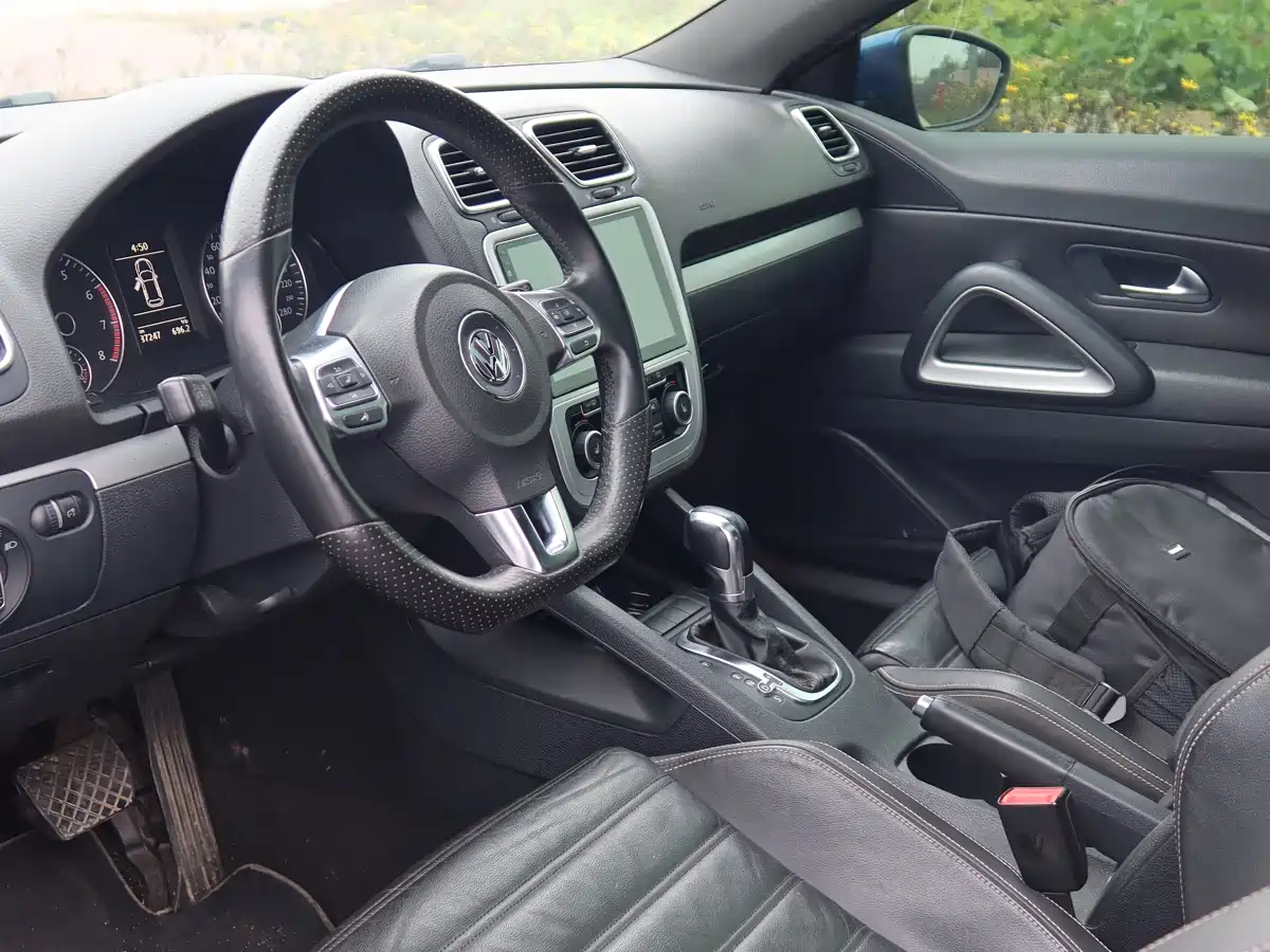 Volkswagen Scirocco 2011 2.0TSI Luxury фото 5
