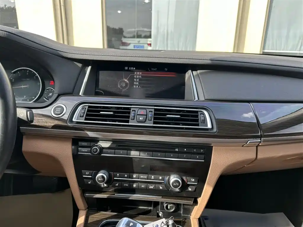BMW 7 Series 2013 Model 730Li Luxury фото 21