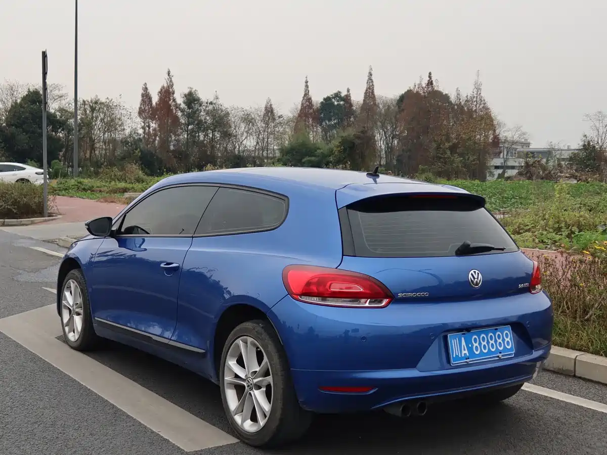 Volkswagen Scirocco 2011 2.0TSI Luxury фото 8