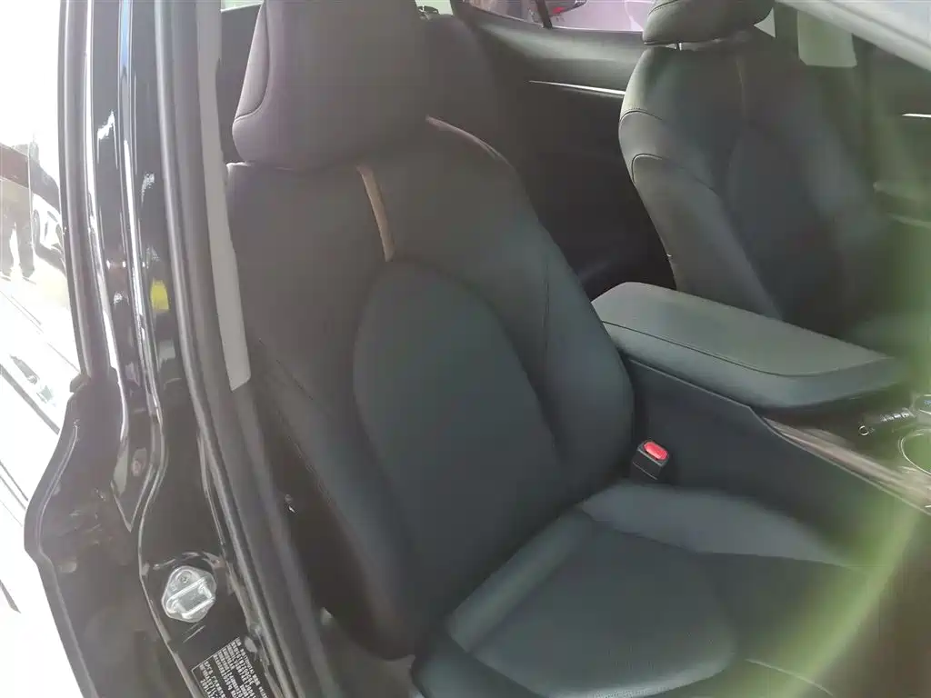 Toyota Camry 2018 2.0G Luxury Edition фото 20