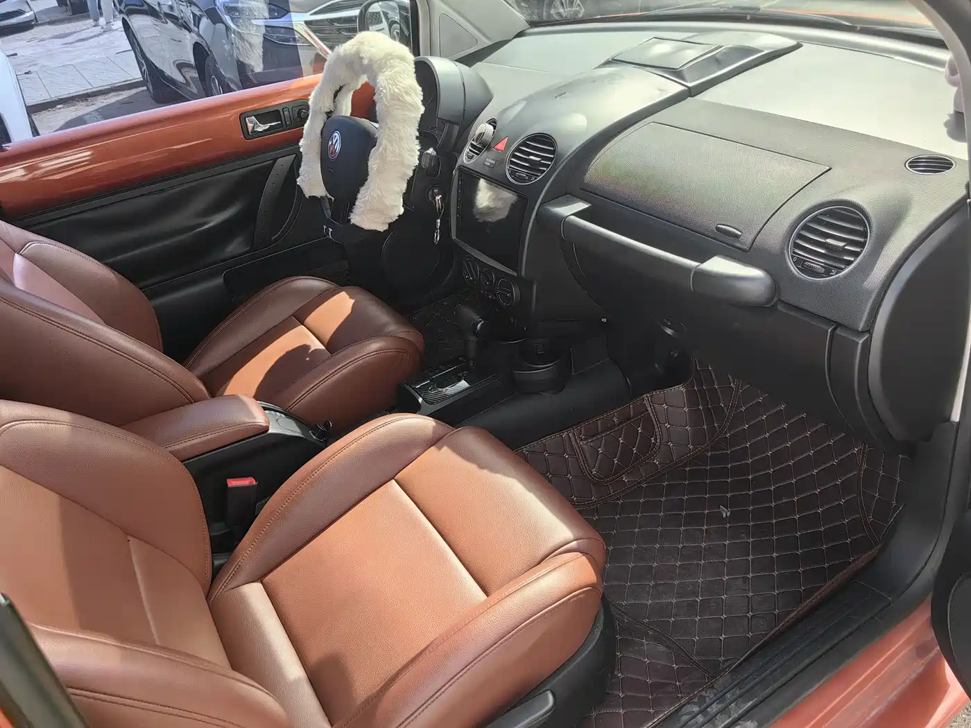 Volkswagen Beetle 2010 1.8T BlackOrange Luxury Edition фото 11