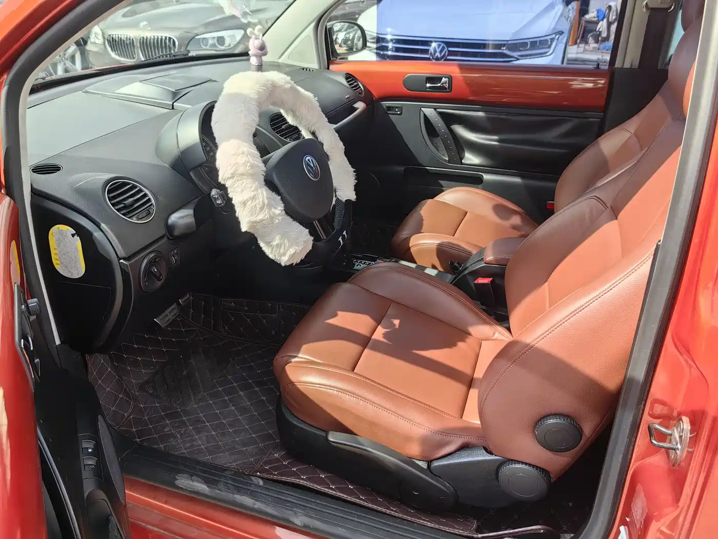 Volkswagen Beetle 2010 1.8T BlackOrange Luxury Edition фото 17