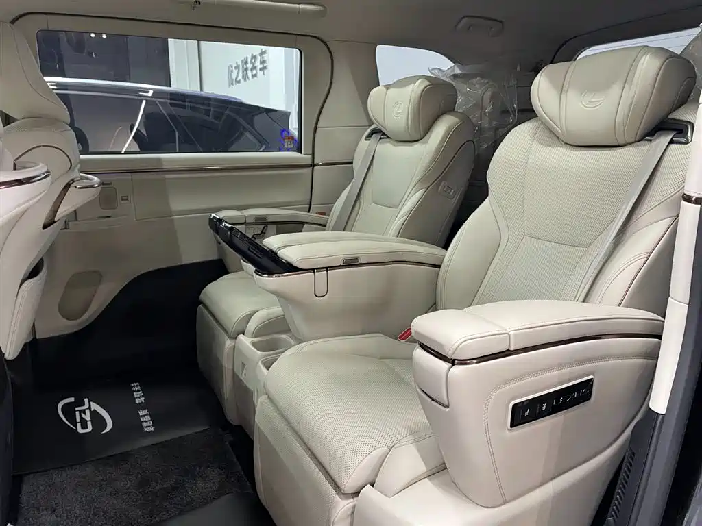 Lexus LM 2023 350h 7-Seater Elegance Edition фото 9