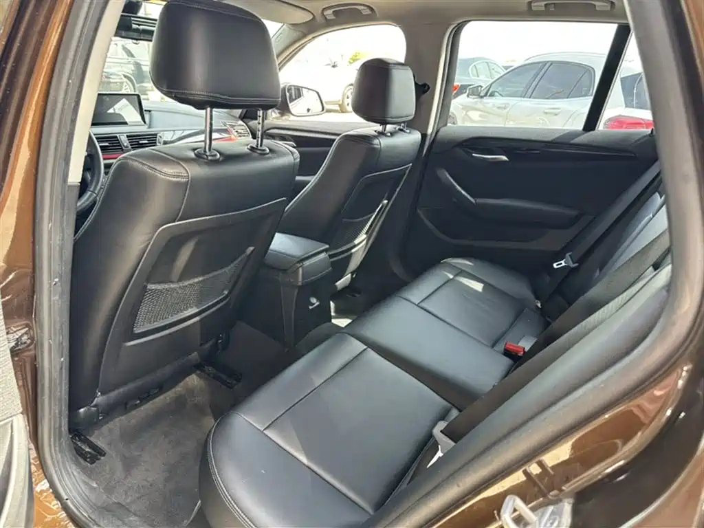 BMW X1 2015 Model sDrive18i Fashion Advanced Edition фото 12