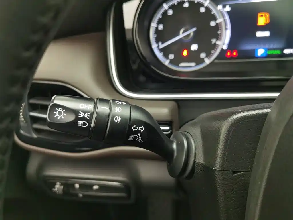 GAC Trumpchi Trumpchi M6 2019 270T Automatic Premium Edition (7-Seater) China V фото 21