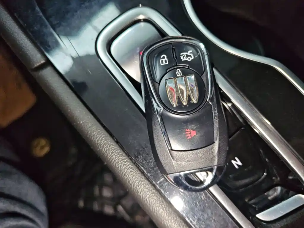 Photo 9 - Buick Regal