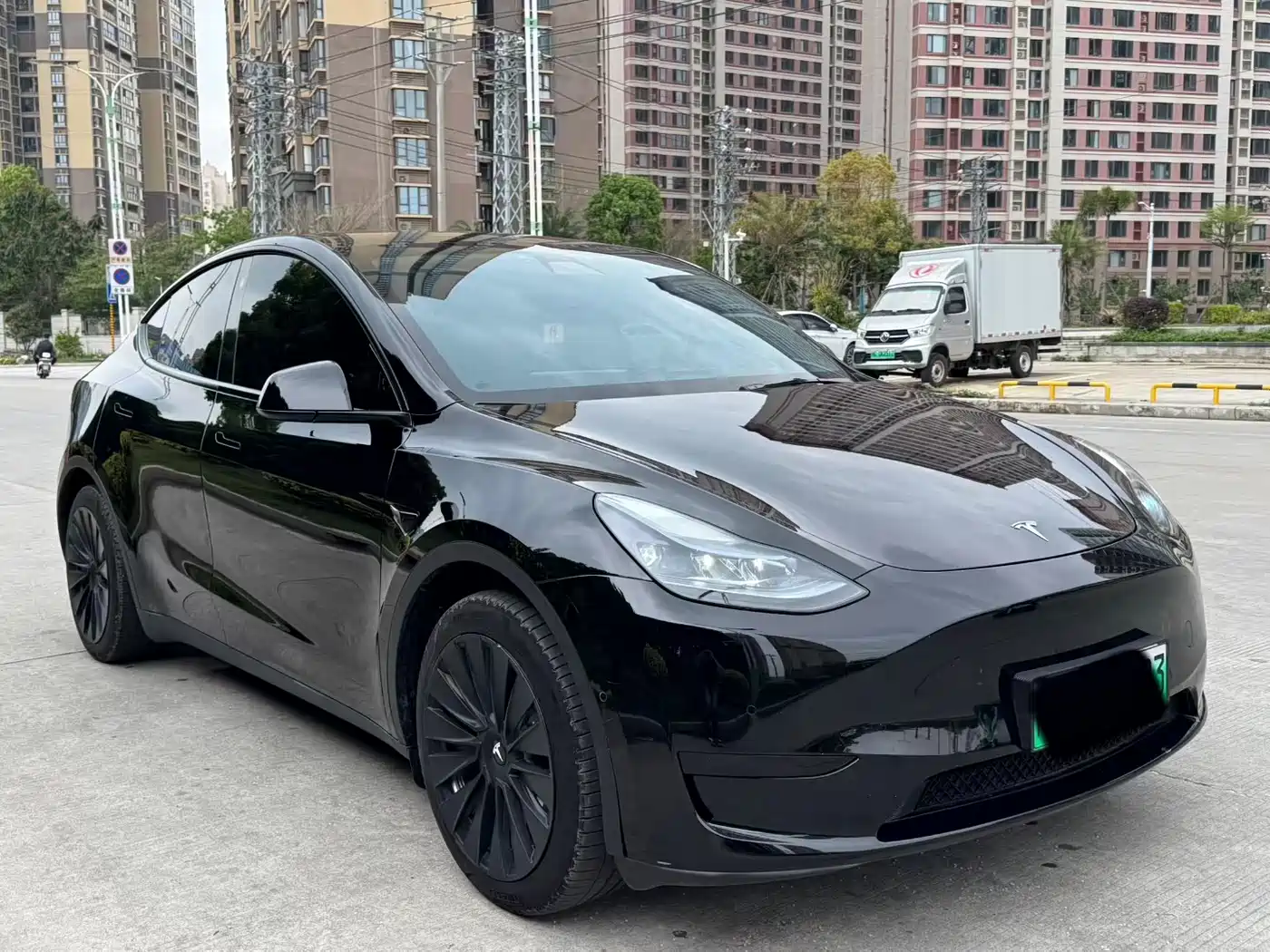 TESLA MODEL Y