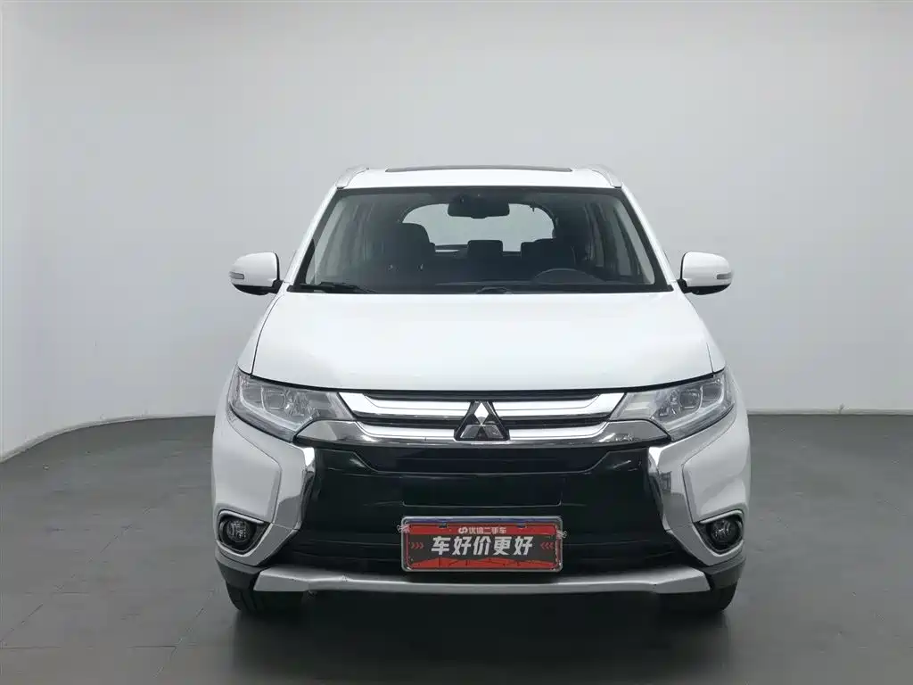 Mitsubishi Outlander 2018 2.4L 4WD Luxury Edition 7-seater фото 3