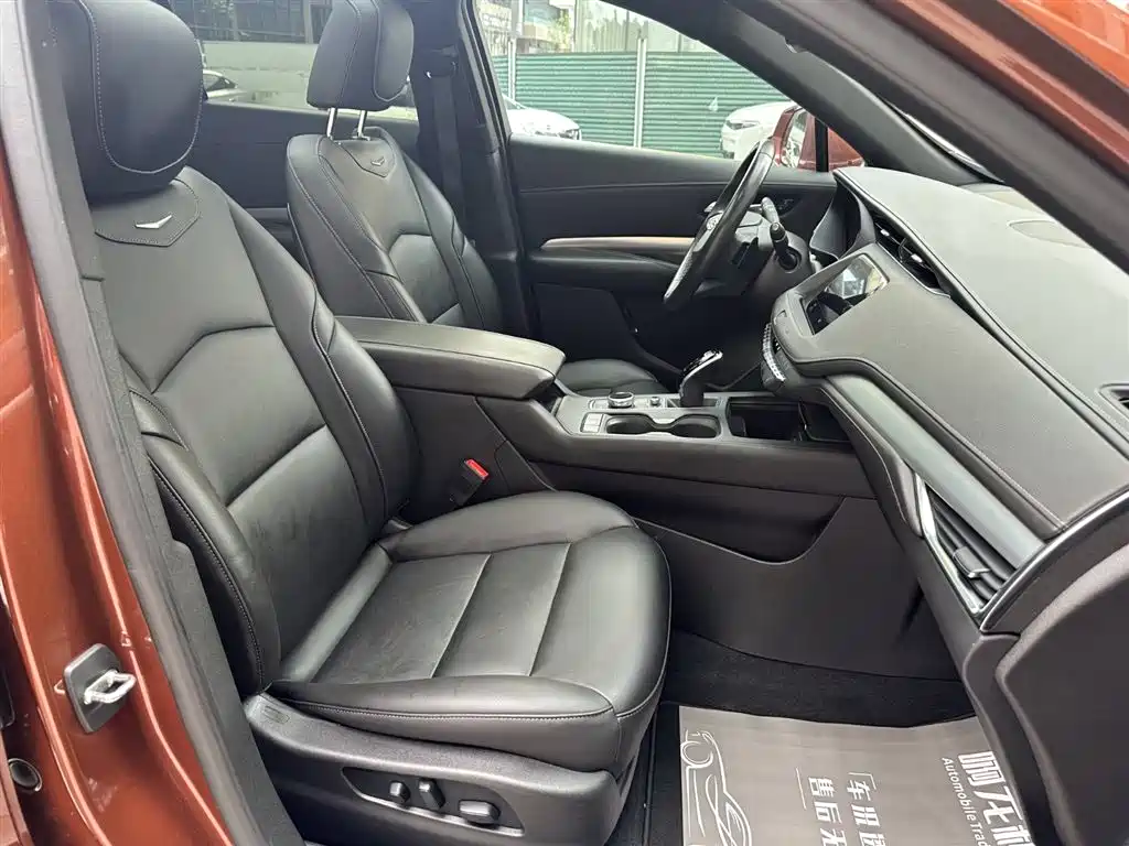 CADILLAC XT4