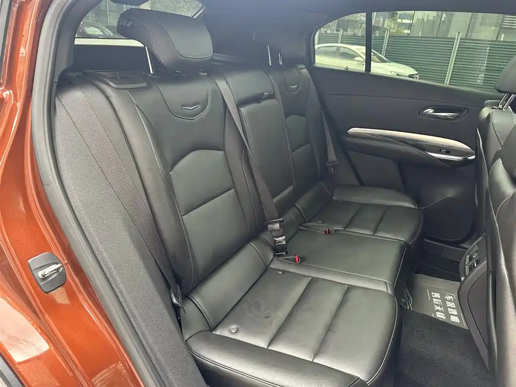 CADILLAC XT4