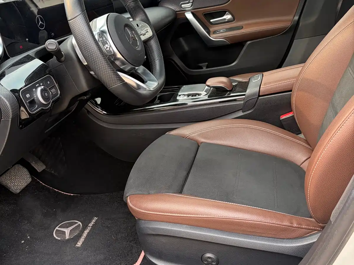 Mercedes-Benz A-Class 2019 A 200 L Sport Sedan фото 4