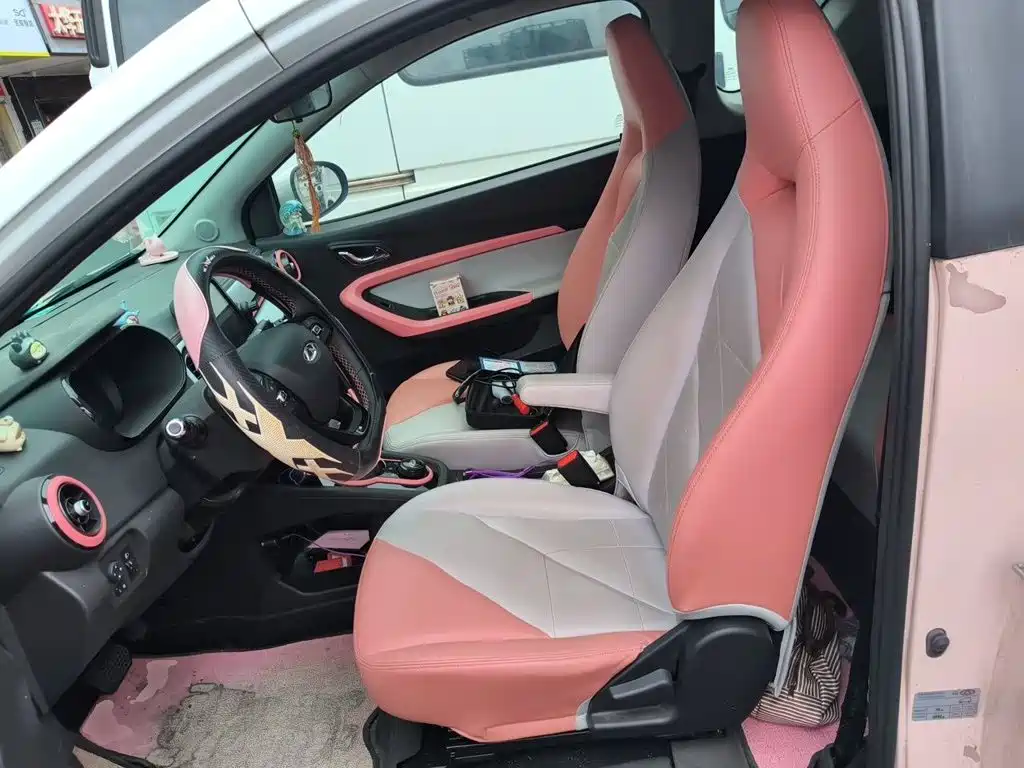 QQ New Energy Little Ant 2023 2022 Sweet Pink Half Sugar Edition LFP 29.2kWh 30kW 301km