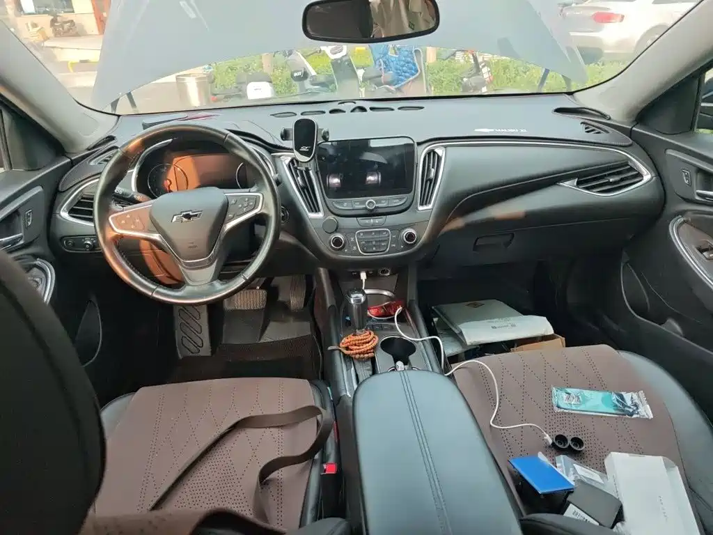 Photo 13 - Chevrolet Malibu XL