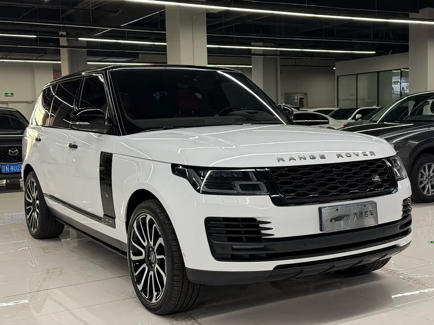 Land Rover Range Rover 2022 3.0 L6 400PS Prestige Genesis Extended Edition фото 2