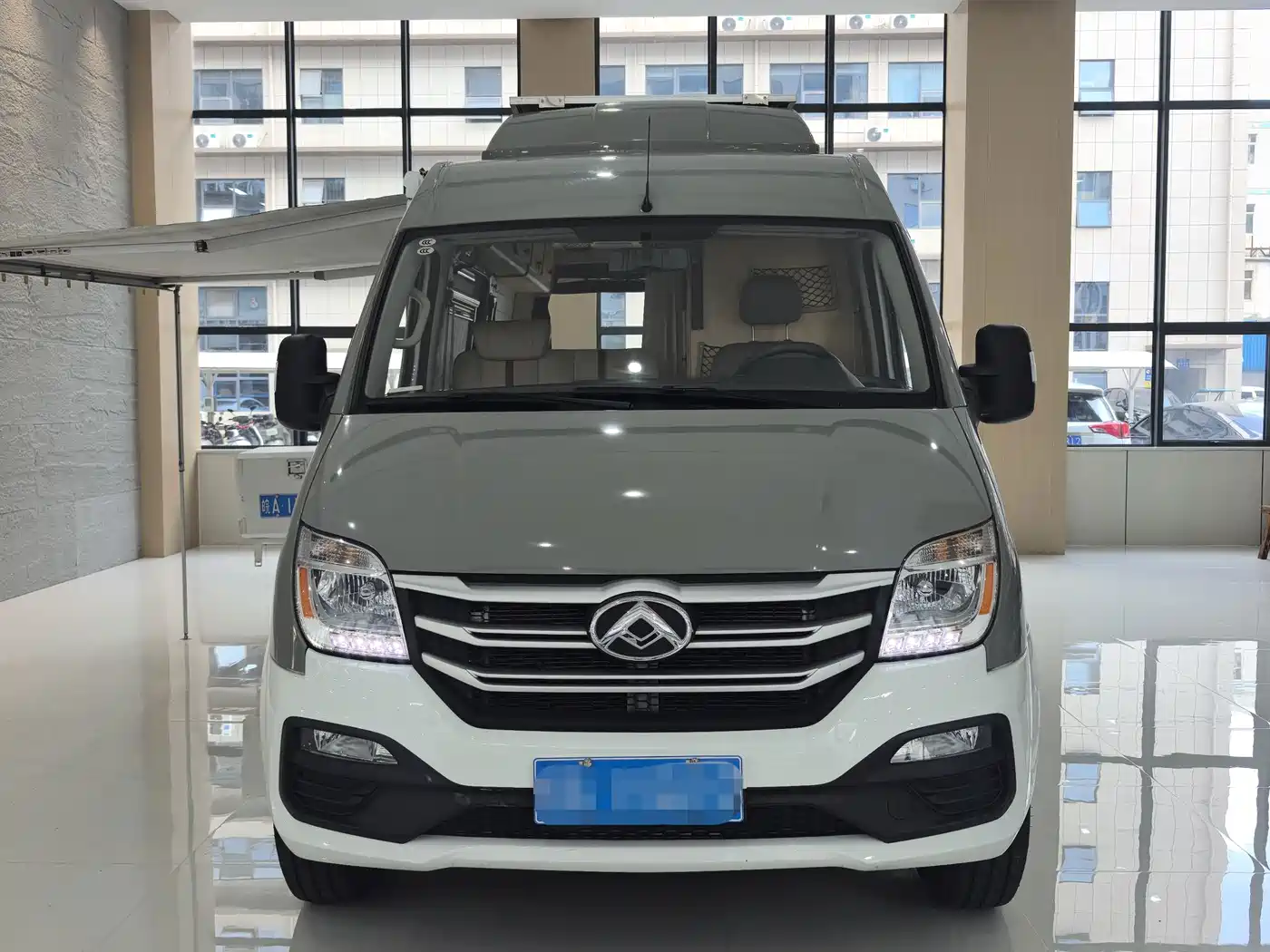 SAIC Maxus Xintu V80 2024 2024 Aoyun 6AMT Short Wheelbase Medium Roof 147Ps 7/8/9-seater