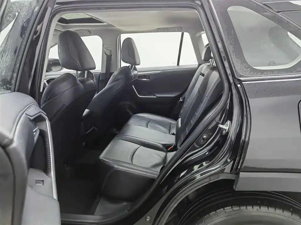 Toyota Wildlander 2022 2.0L CVT FWD Luxury PLUS Edition фото 15
