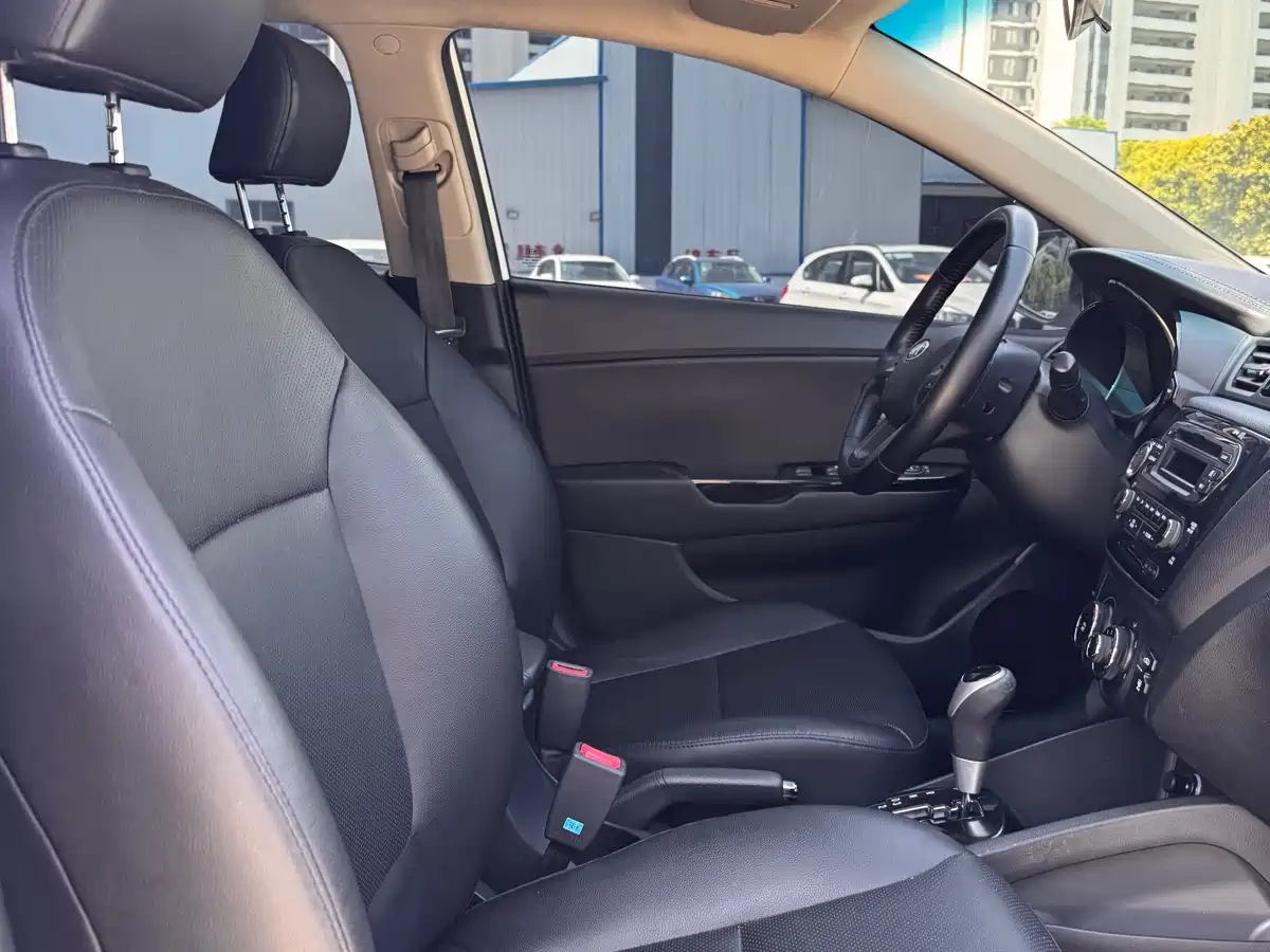 Kia K2 2012 Hatchback 1.6L AT Premium фото 14