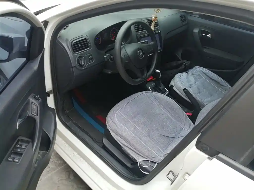 Volkswagen Polo 2016 1.4L Automatic Trend фото 16
