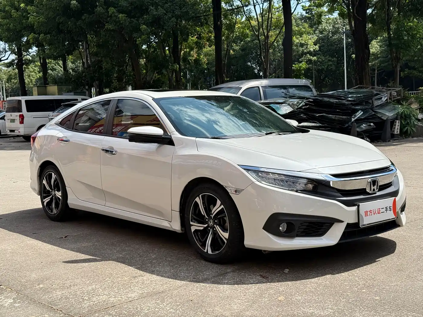 Фото 3 - Honda Civic