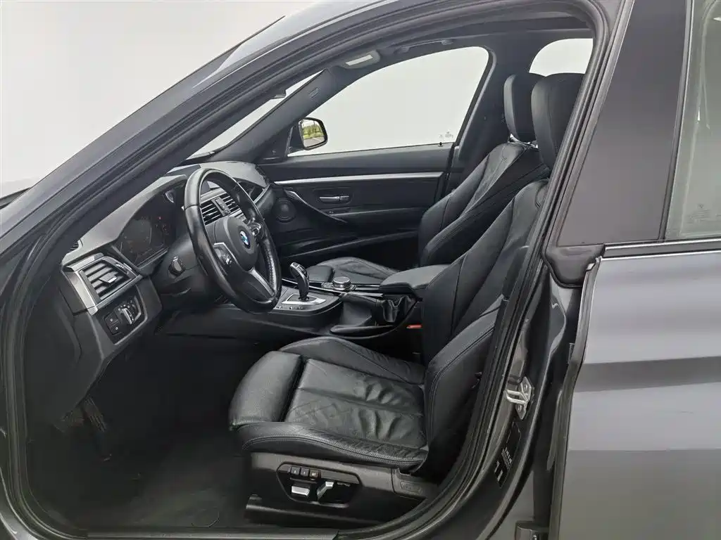 BMW 3 Series GT 2020 320i M Sport Black Night Edition фото 10