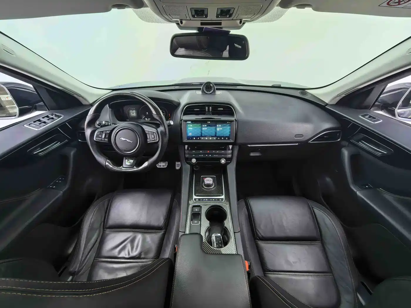 Jaguar F-PACE 2017 2016 2.0T FWD Urban Premium Edition