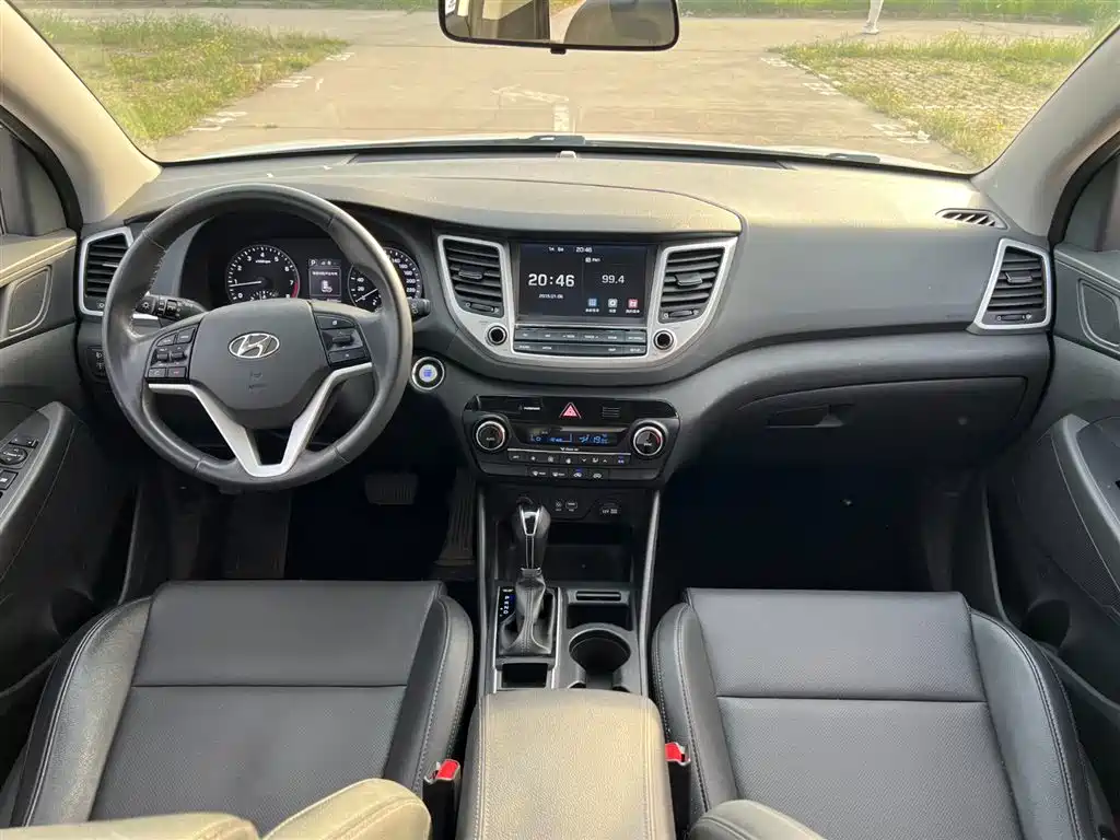 Hyundai Tucson 2018 1.6T DCT 2WD 15th Anniversary Special Edition фото 10