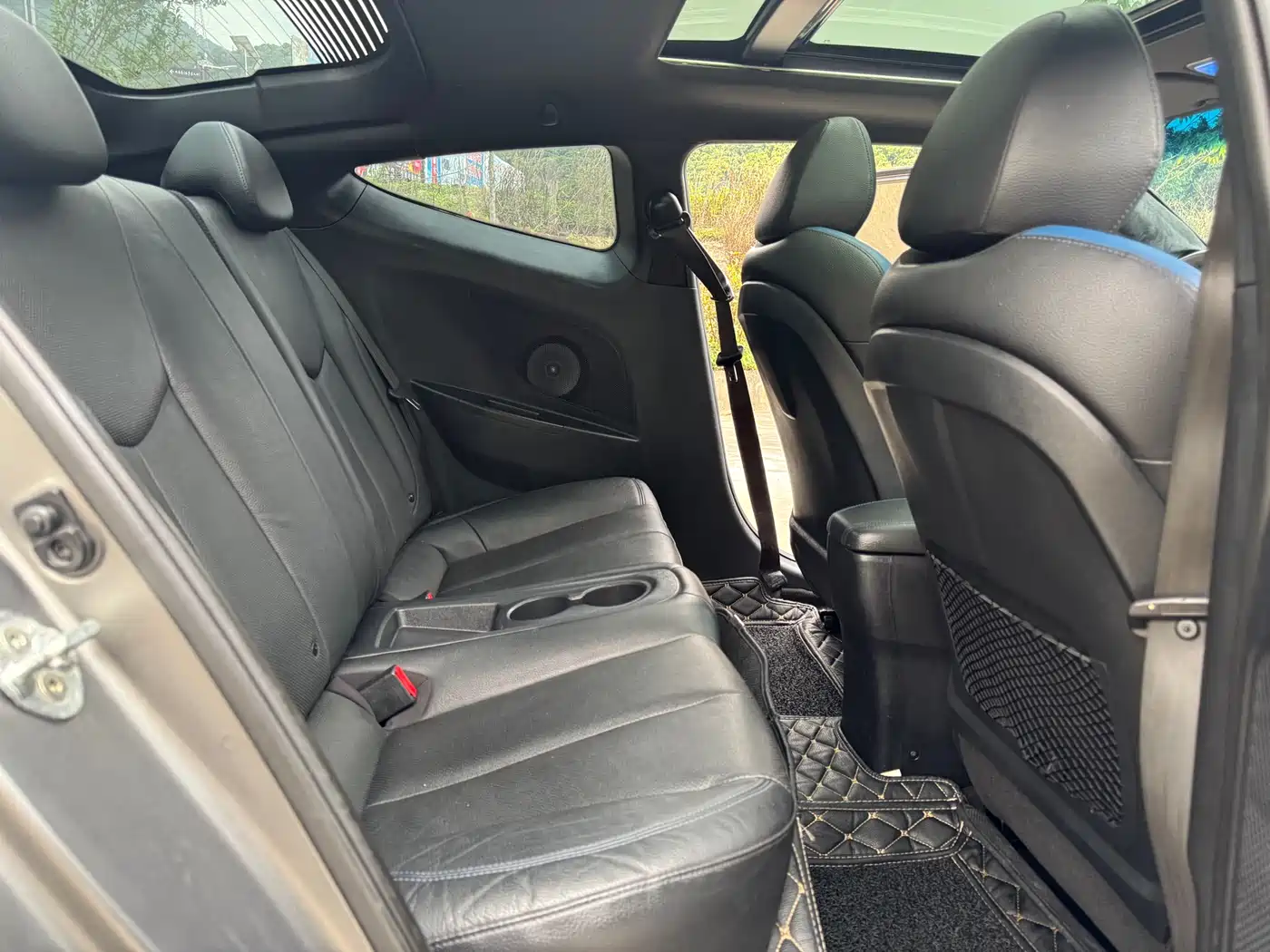 Hyundai Veloster 2015 1.6T Automatic Luxury Edition фото 14