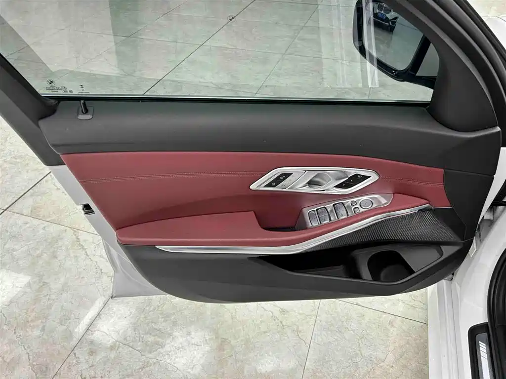 BMW 3 Series 2023 320Li M Sport Package фото 10